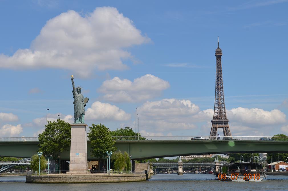 La Tour Eiffel vue de la péniche