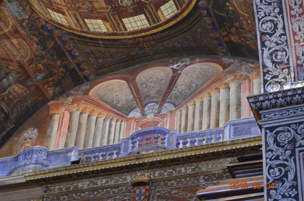 Nombreuses peintures et mosaïques dans les églises